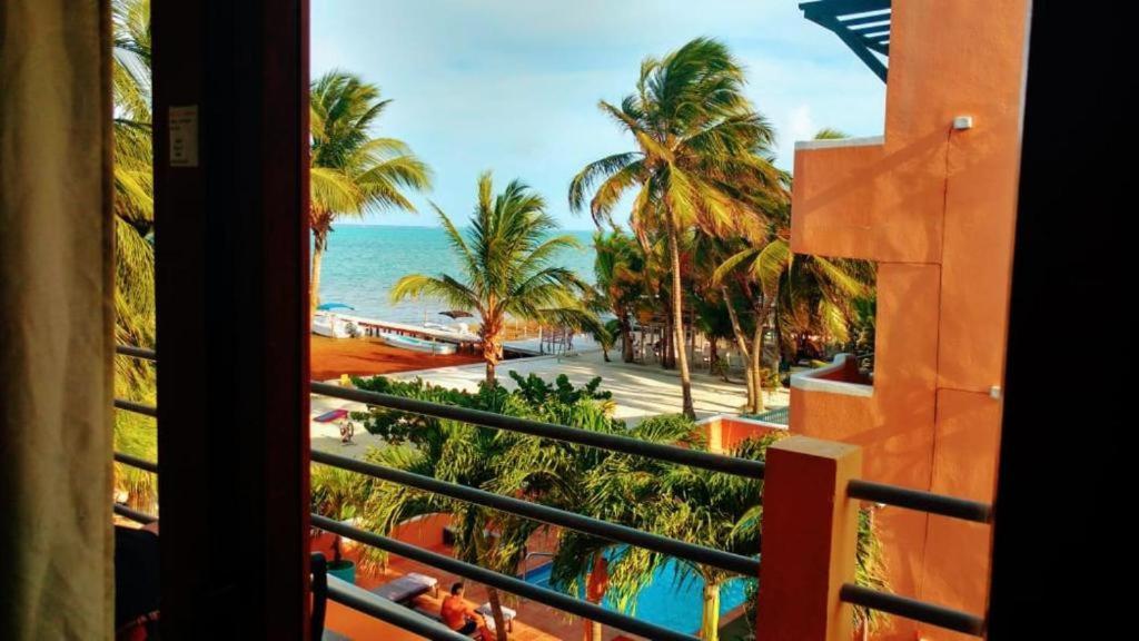 Beach Club Budget Rooms At Popeyes Caye Caulker Exterior photo